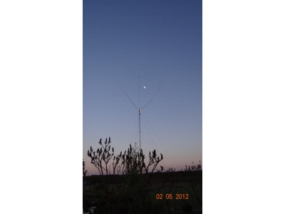 Wielopasmowa pionowa antena Delta Loop na fale krótkie